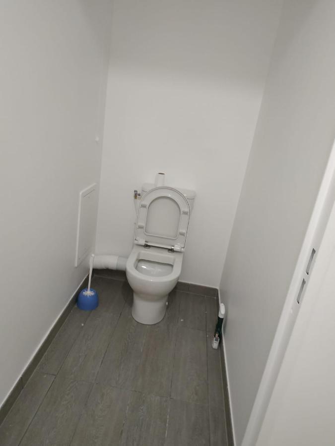 Chambre Privee Dans Un Nouvel Appartement Partage Pres De Paris Avec Parking Gratuit Chevilly-Larue Bagian luar foto