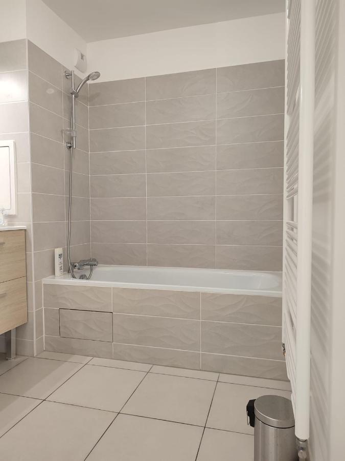 Chambre Privee Dans Un Nouvel Appartement Partage Pres De Paris Avec Parking Gratuit Chevilly-Larue Bagian luar foto