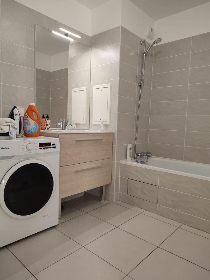 Chambre Privee Dans Un Nouvel Appartement Partage Pres De Paris Avec Parking Gratuit Chevilly-Larue Bagian luar foto